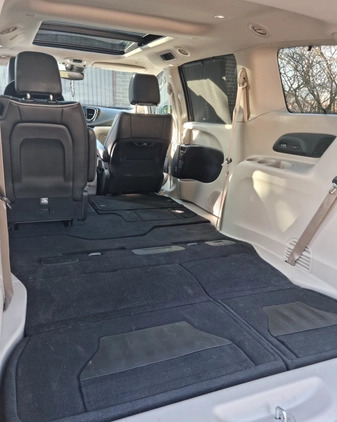 Chrysler Pacifica cena 229900 przebieg: 28700, rok produkcji 2022 z Gostyń małe 326